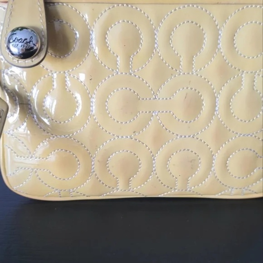 Rare Coach Yellow Patent Leather Quilted Wristlet with Purple Lining - Picture 4 of 6